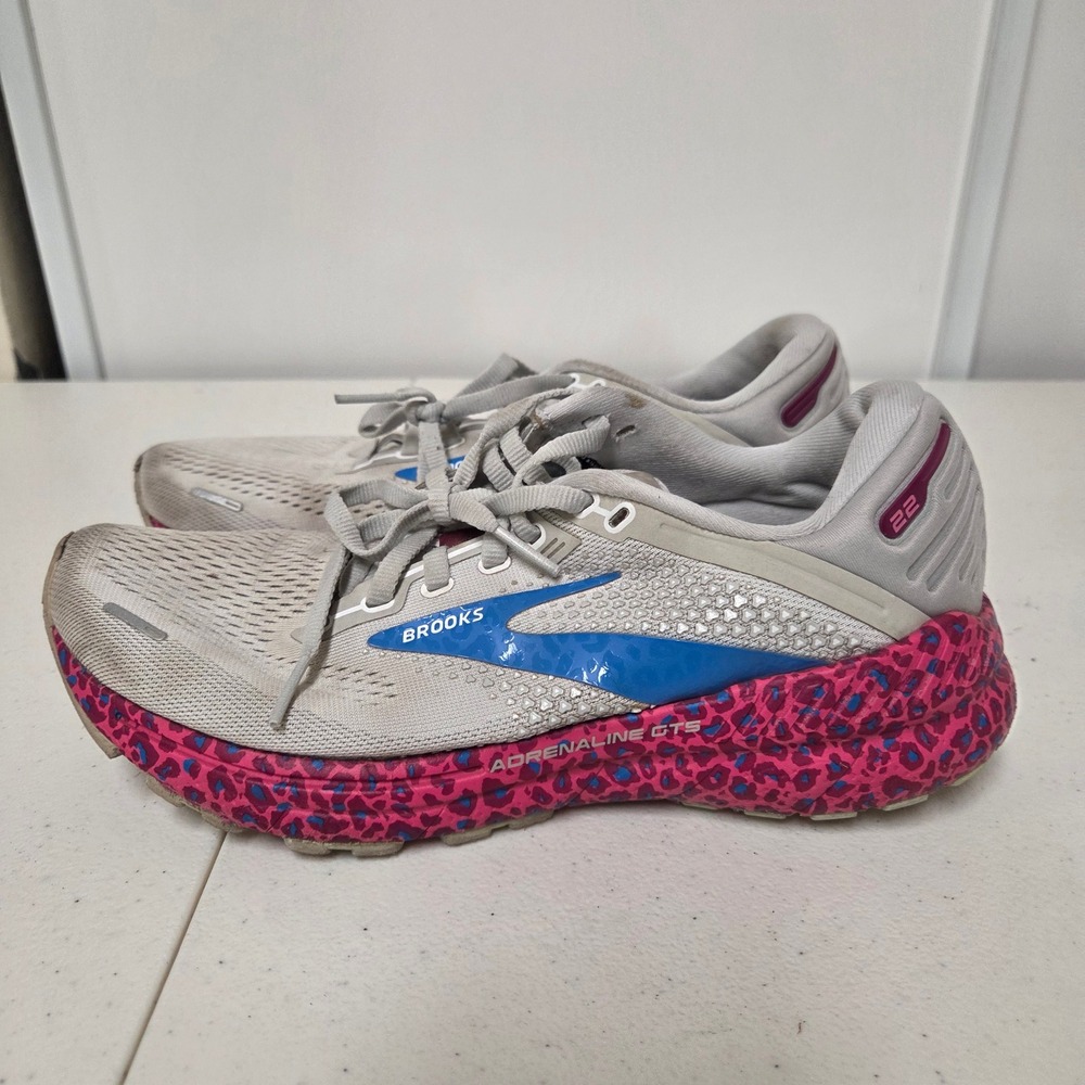 Brooks Adrenaline GTS 22 Womens 7.5 Running Shoes Grey Pink Leopard 1203531B160